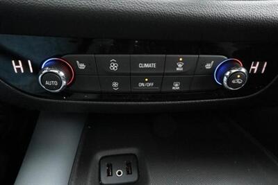 2019 Buick Enclave Essence   - Photo 10 - Canoga Park, CA 91303