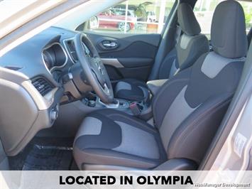 2017 Jeep Cherokee Sport   - Photo 17 - Los Angeles, AL 91303-8888