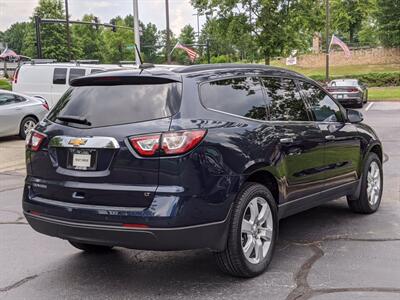 2017 Chevrolet Traverse LT   - Photo 5 - Los Angeles, AL 91303-8888