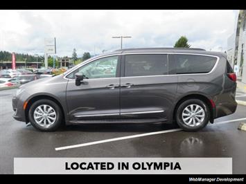 2017 Chrysler Pacifica Touring-L   - Photo 6 - Los Angeles, AL 91303-8888