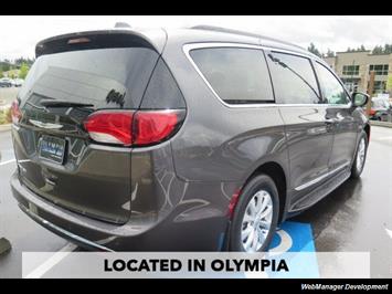 2017 Chrysler Pacifica Touring-L   - Photo 3 - Los Angeles, AL 91303-8888