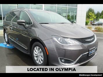 2017 Chrysler Pacifica Touring-L   - Photo 1 - Los Angeles, AL 91303-8888