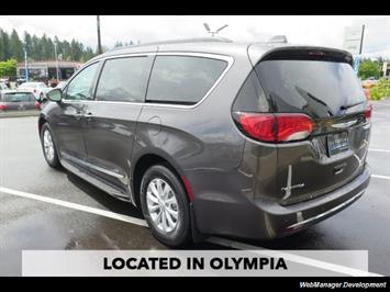 2017 Chrysler Pacifica Touring-L   - Photo 5 - Los Angeles, AL 91303-8888