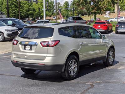 2017 Chevrolet Traverse LT   - Photo 5 - Los Angeles, AL 91303-8888