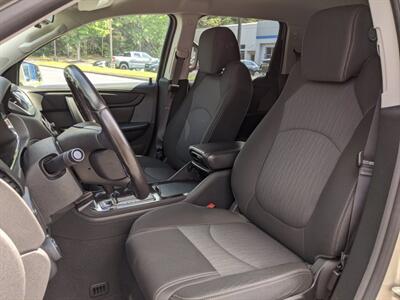 2017 Chevrolet Traverse LT   - Photo 12 - Los Angeles, AL 91303-8888