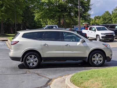 2017 Chevrolet Traverse LT   - Photo 4 - Los Angeles, AL 91303-8888