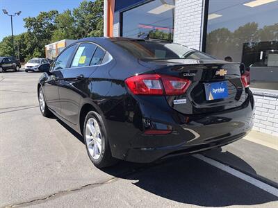 2019 Chevrolet Cruze LT   - Photo 4 - Los Angeles, AL 91303-8888