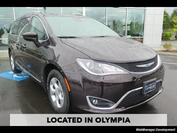 2017 Chrysler Pacifica Touring-L Plus   - Photo 1 - Los Angeles, AL 91303-8888