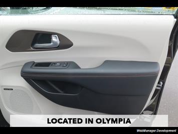 2017 Chrysler Pacifica Touring-L Plus   - Photo 34 - Los Angeles, AL 91303-8888