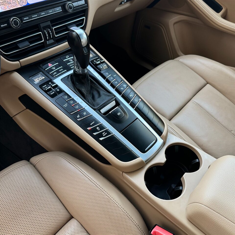 2019 Jeep Cherokee Latitude Plus   - Photo 27 - Los Angeles, CA 90403