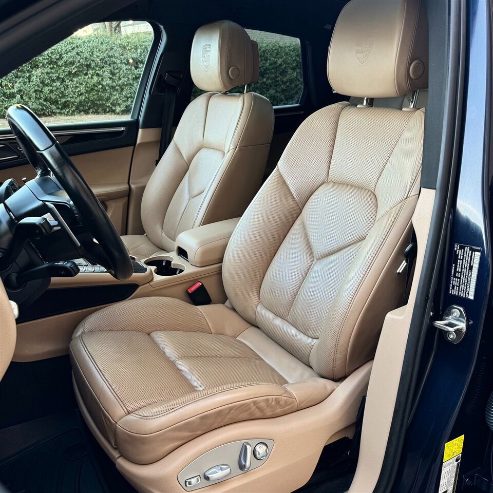 2019 Jeep Cherokee Latitude Plus   - Photo 12 - Los Angeles, CA 90403
