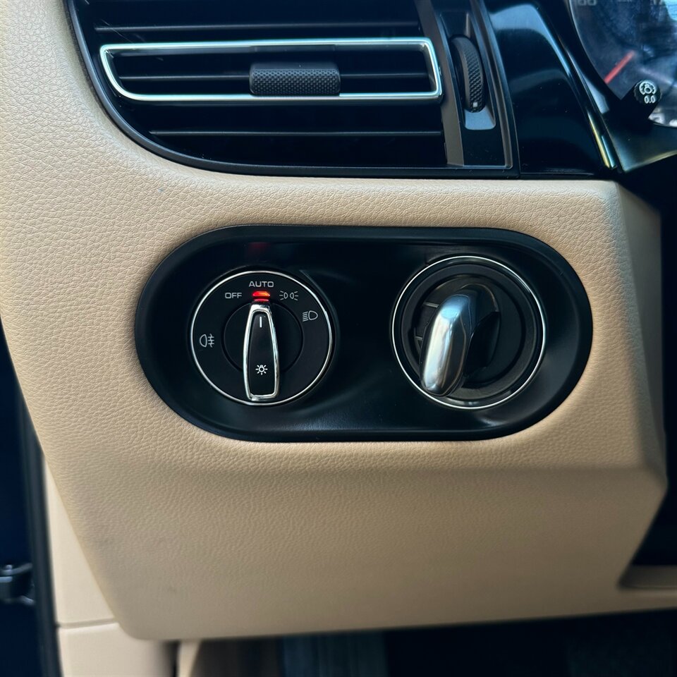 2019 Jeep Cherokee Latitude Plus   - Photo 17 - Los Angeles, CA 90403