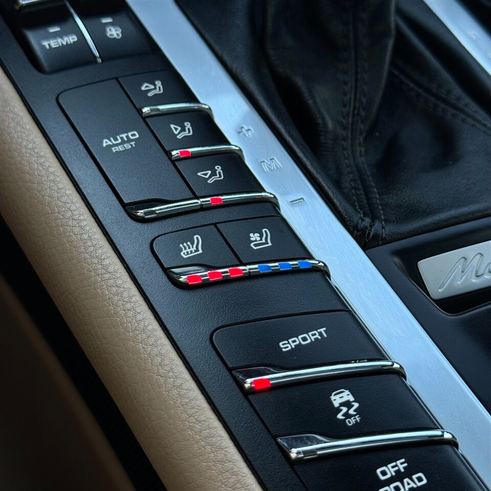 2019 Jeep Cherokee Latitude Plus   - Photo 26 - Los Angeles, CA 90403